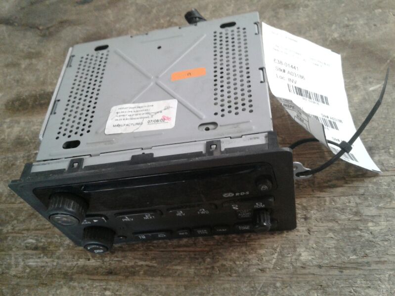 Used 2003 General Motors TRAILBLAZER AM-FM-stereo-CD player (opt UN0) - Stock #A03186