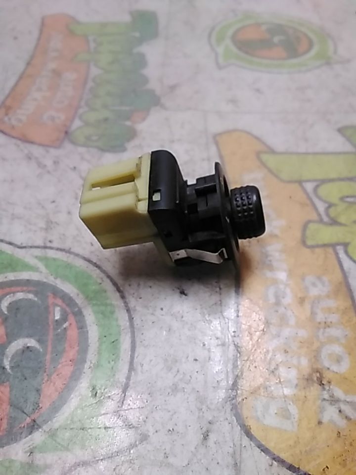 Used 2009 Chrysler AVENGER Front Door Switch - Stock #H01649