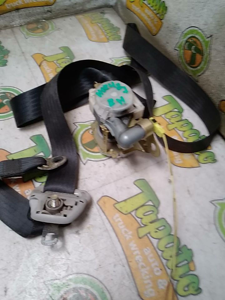 Used 2003 Toyota MATRIX retractor - Stock #H02487