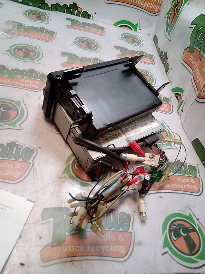 Used 2004 Toyota 4 RUNNER display screen - Stock #H04051