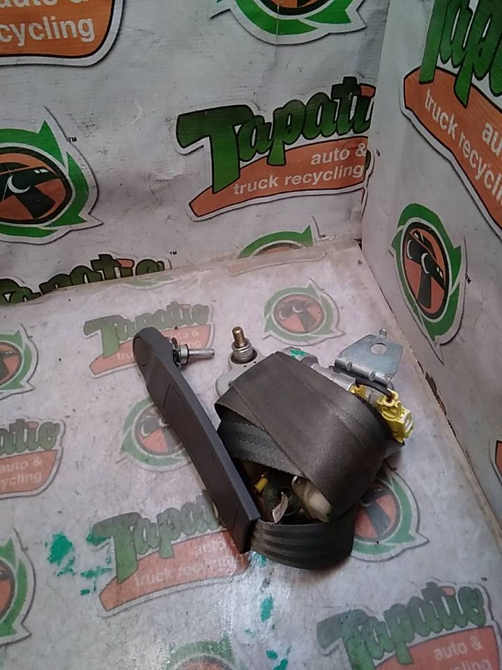 Used 2006 Honda ELEMENT retractor - Stock #H04455