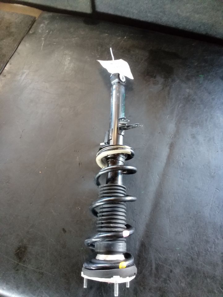 2013 Infiniti INFINITI G37 Strut
