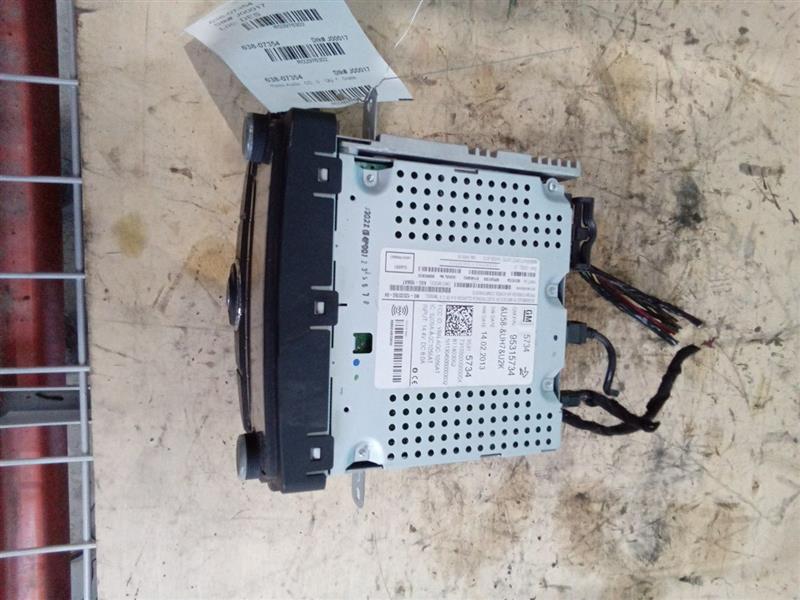 Used 2013 General Motors SONIC AM-FM-electronically tuned receiver (opt UM7) - Stock #J00017