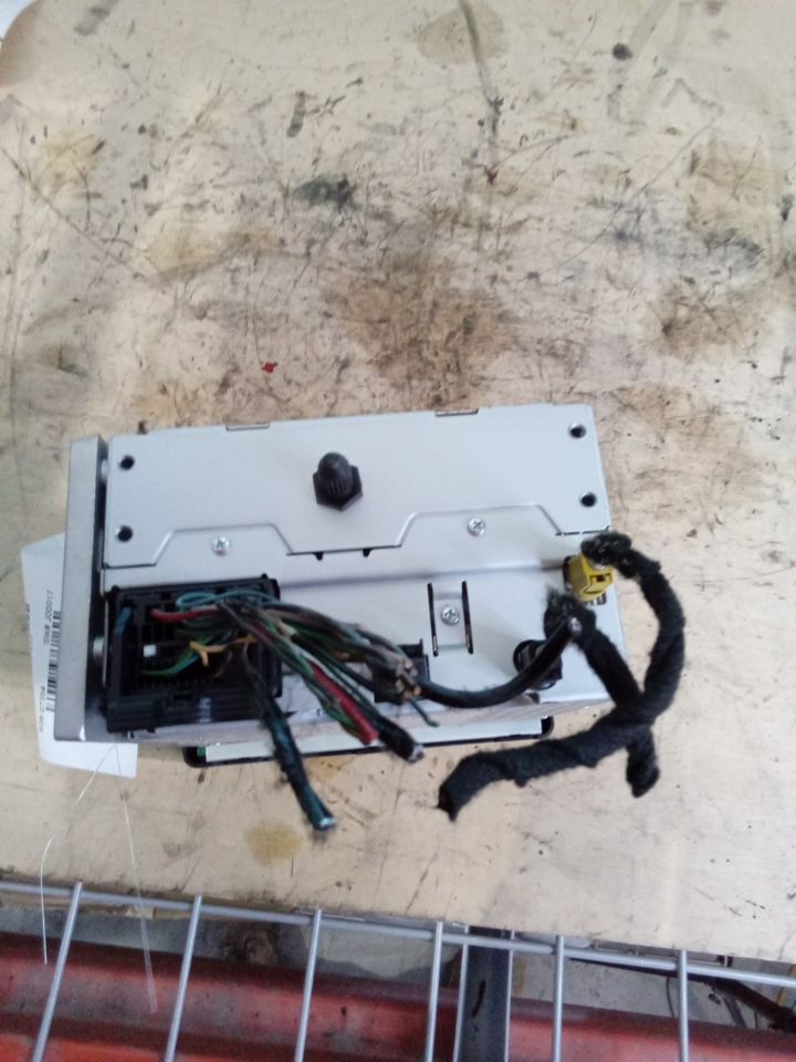 Used 2013 General Motors SONIC AM-FM-electronically tuned receiver (opt UM7) - Stock #J00017