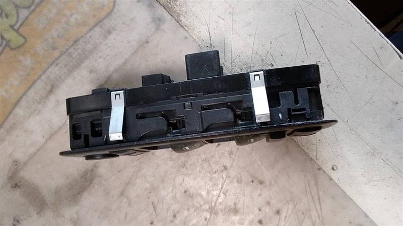 Used 2013 Chrysler DODGE 1500 PICKUP w/o power sliding door - Stock #H06299