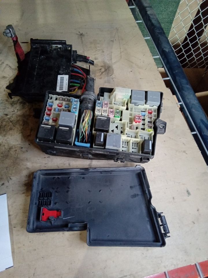 Used 2013 Ford ESCAPE (module and inside fuse block assembly) - Stock #J00008