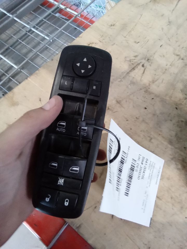 Used 2012 Chrysler OMNI w/o power folding mirror - Stock #J00030