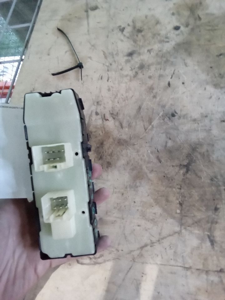 Used 2010 Chrysler COMPASS window - Stock #J00045