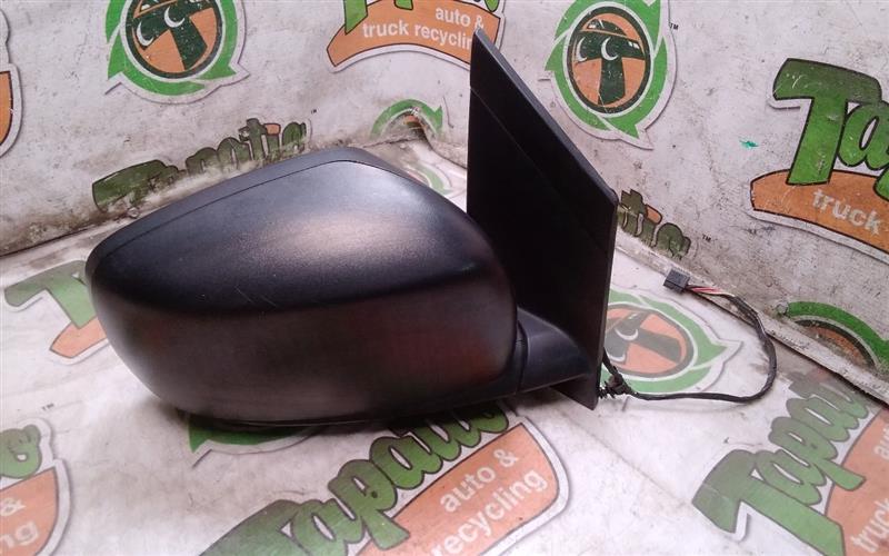 Used 2009 Chrysler CHRYSLER (RWD) power rear door window (black wiring connector) - Stock #H06251