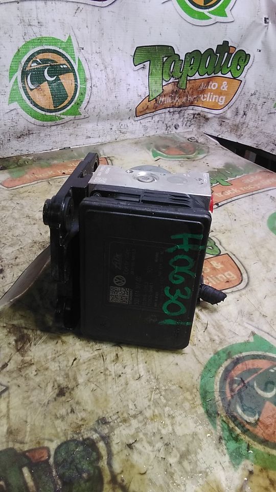 Used 2018 Volkswagen TIGUAN Anti-lock Brake Pts - Stock #H06301