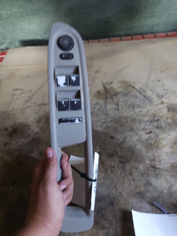 Used 2009 General Motors TRAVERSE lock with mirror and window (combined) - Stock #J00058
