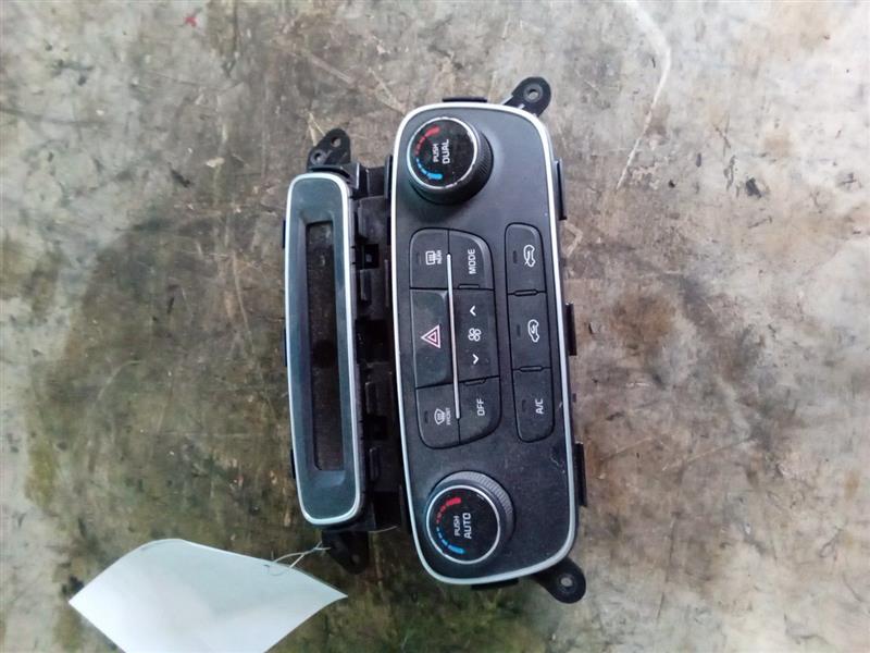 Used 2015 Kia SORENTO w/o rear AC - Stock #J00062