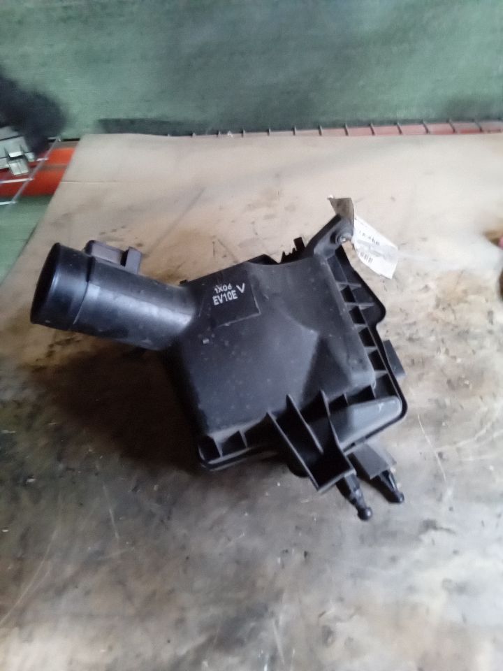 2012 Infiniti INFINITI G37 Air Cleaner
