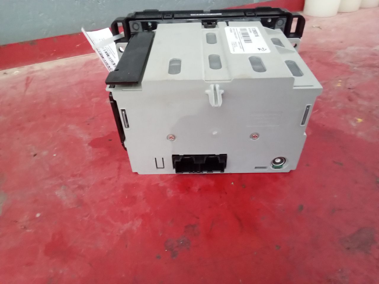 Used 2011 General Motors ENCLAVE satellite receiver (opt U2K) - Stock #J00088