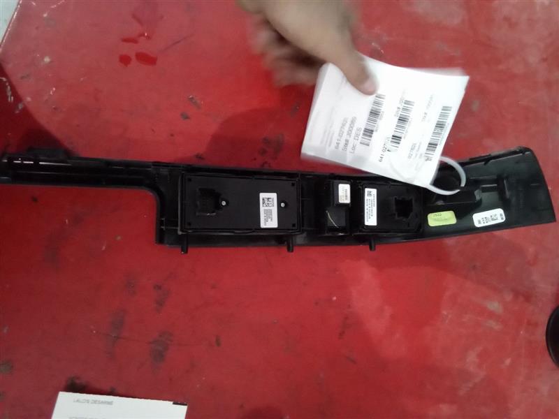 Used 2016 General Motors SIERRA 1500 PICKUP Crew Cab - Stock #J00089