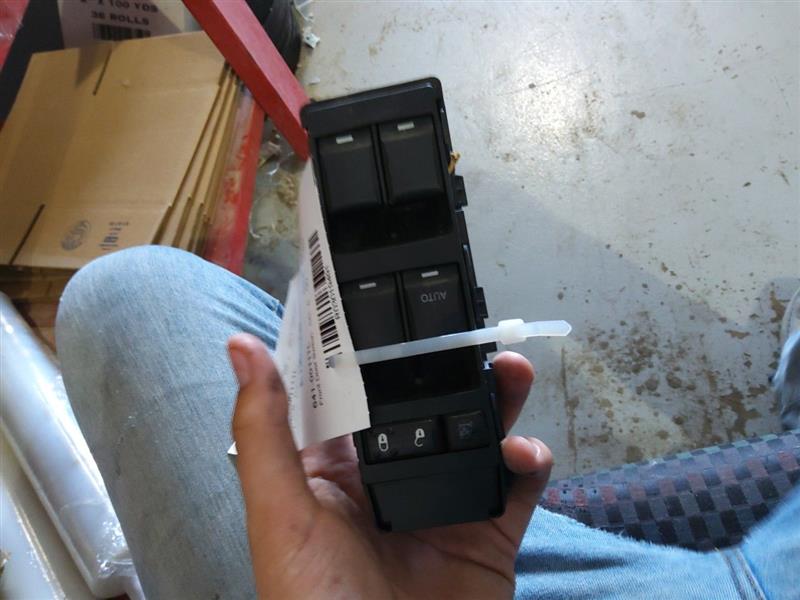 Used 2012 Chrysler COMPASS (Auto imprinted on LF window switch) - Stock #J00091