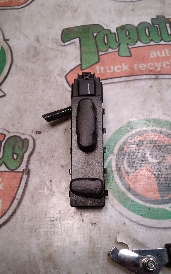 Used 2007 General Motors TAHOE Front Door Switch - Stock #H06681