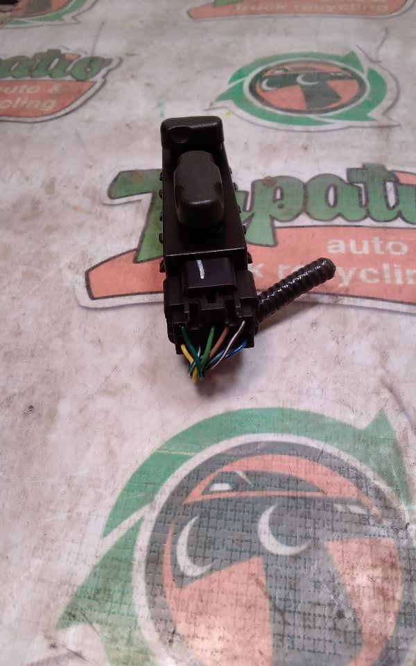 Used 2007 General Motors TAHOE Front Door Switch - Stock #H06681