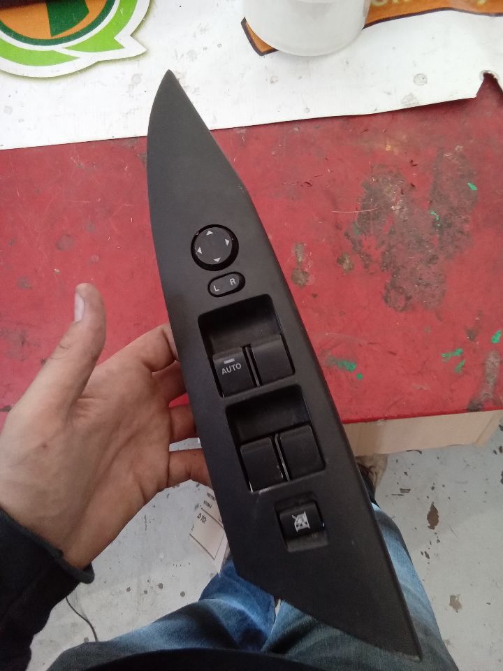 Used 2010 Mazda MAZDA 3 mirror and window - Stock #J00128