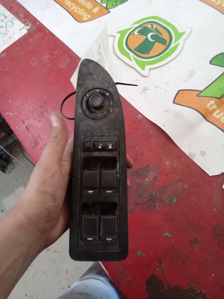 Used 2013 Chrysler AVENGER (Auto imprinted on LF window switch) - Stock #J00139