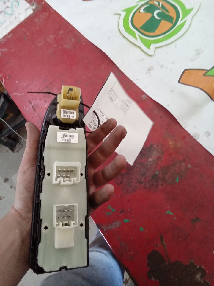 Used 2013 Chrysler AVENGER (Auto imprinted on LF window switch) - Stock #J00139