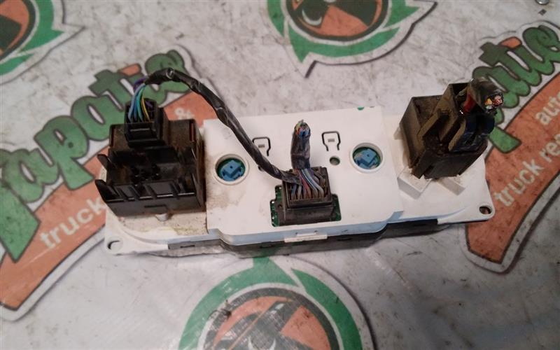 Used 2005 Ford EXPLORER w/o automatic temperature control - Stock #H07135