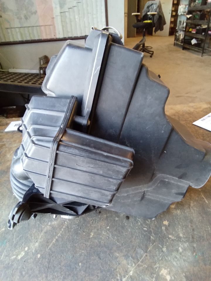 2009 Mazda MAZDA 3 Air Cleaner