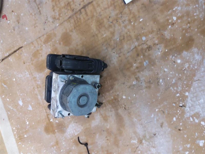 Used 2014 Nissan SENTRA rear drum brakes - Stock #J00307