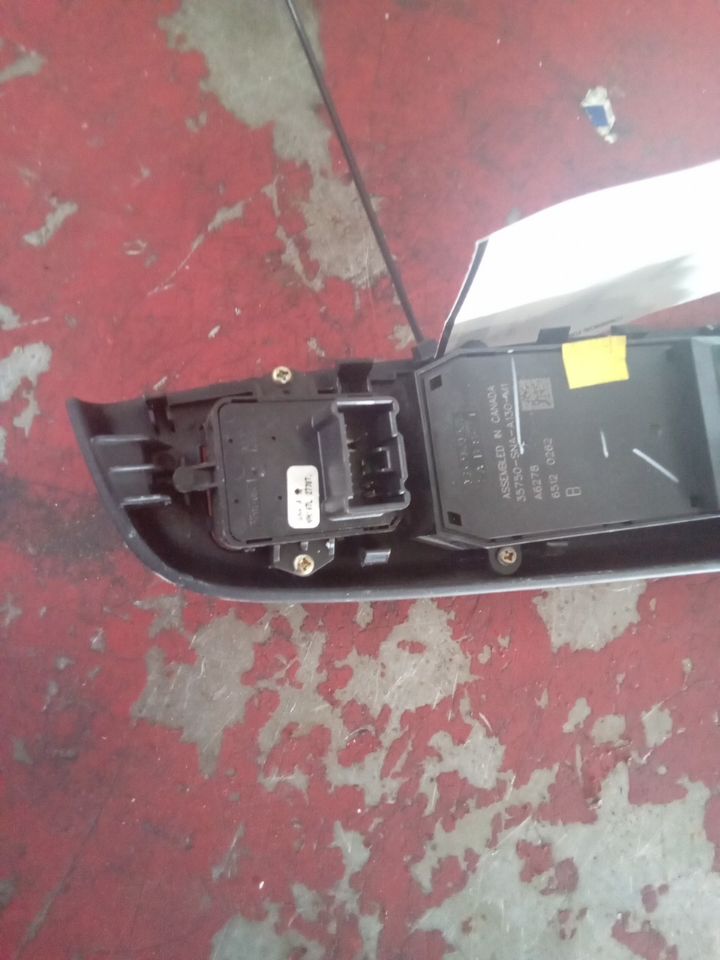 Used 2007 Honda CIVIC Front Door Switch - Stock #J00499