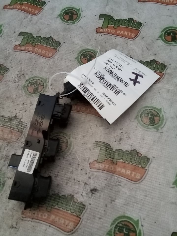 2013 Hyundai ACCENT Front Door Switch