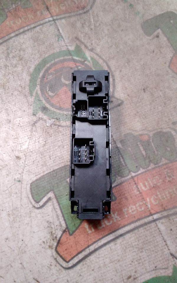 Used 2016 Ford ESCAPE Front Door Switch - Stock #H09613