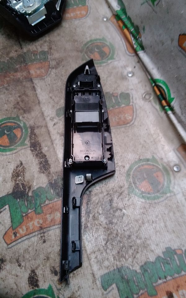 Used 2014 Honda CR-V Front Door Switch - Stock #H10531