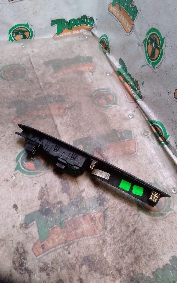 Used 2014 General Motors ATS Front Door Switch - Stock #H10704