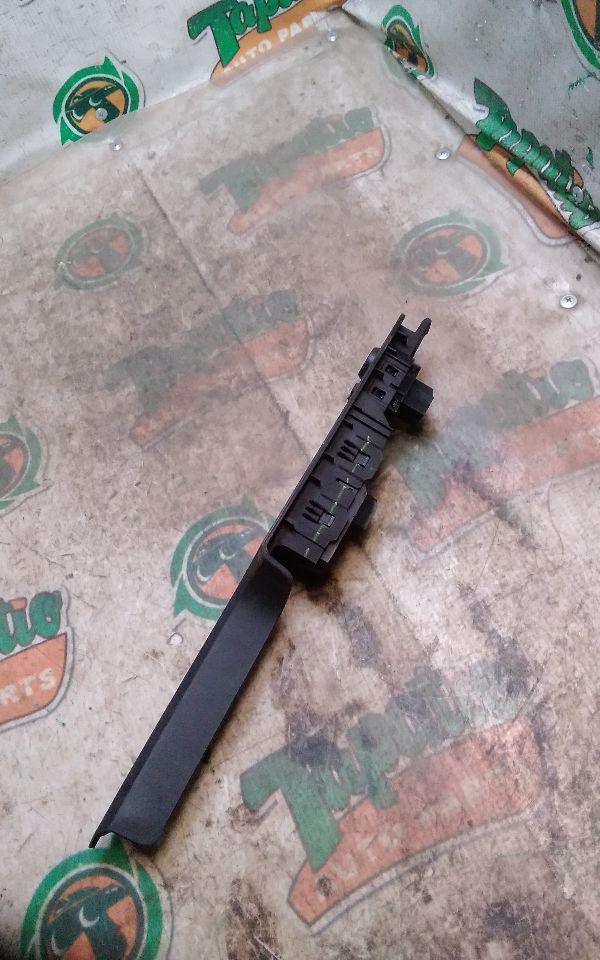 Used 2014 General Motors ATS Front Door Switch - Stock #H10704