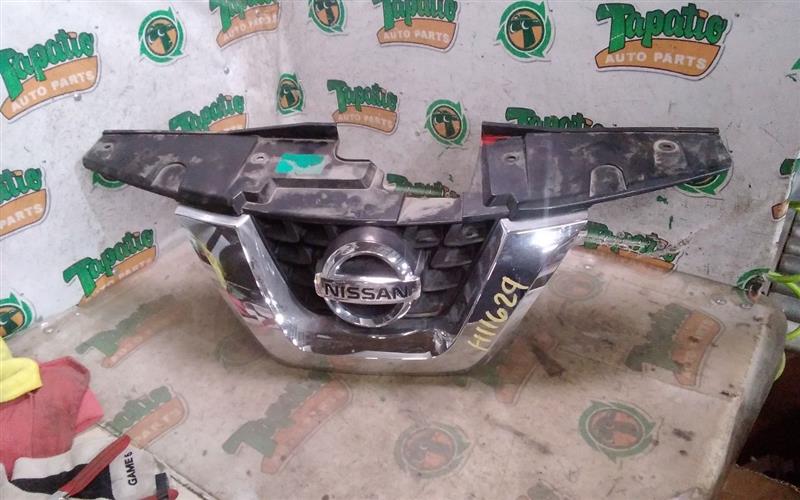 2015 Nissan JUKE Grille