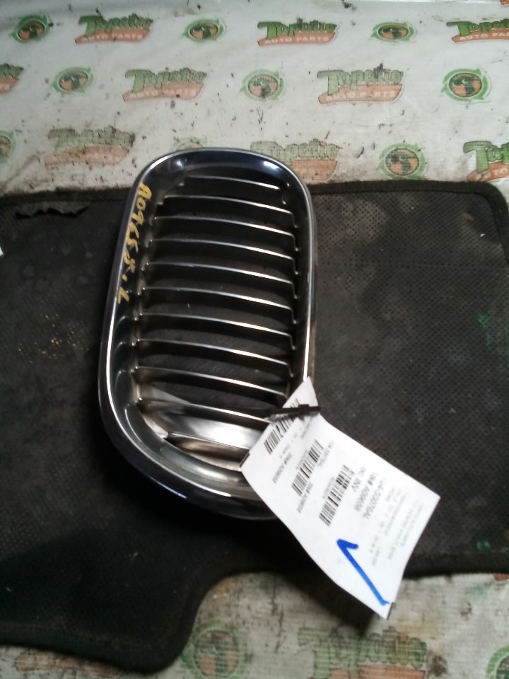 2004 BMW BMW 325i Grille