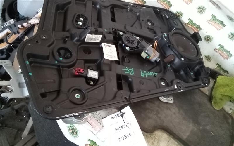 2014 Hyundai SONATA Door Window Reg, Fr