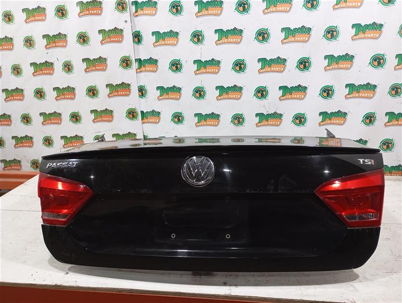 2014 Volkswagen PASSAT Decklid  Tailgate