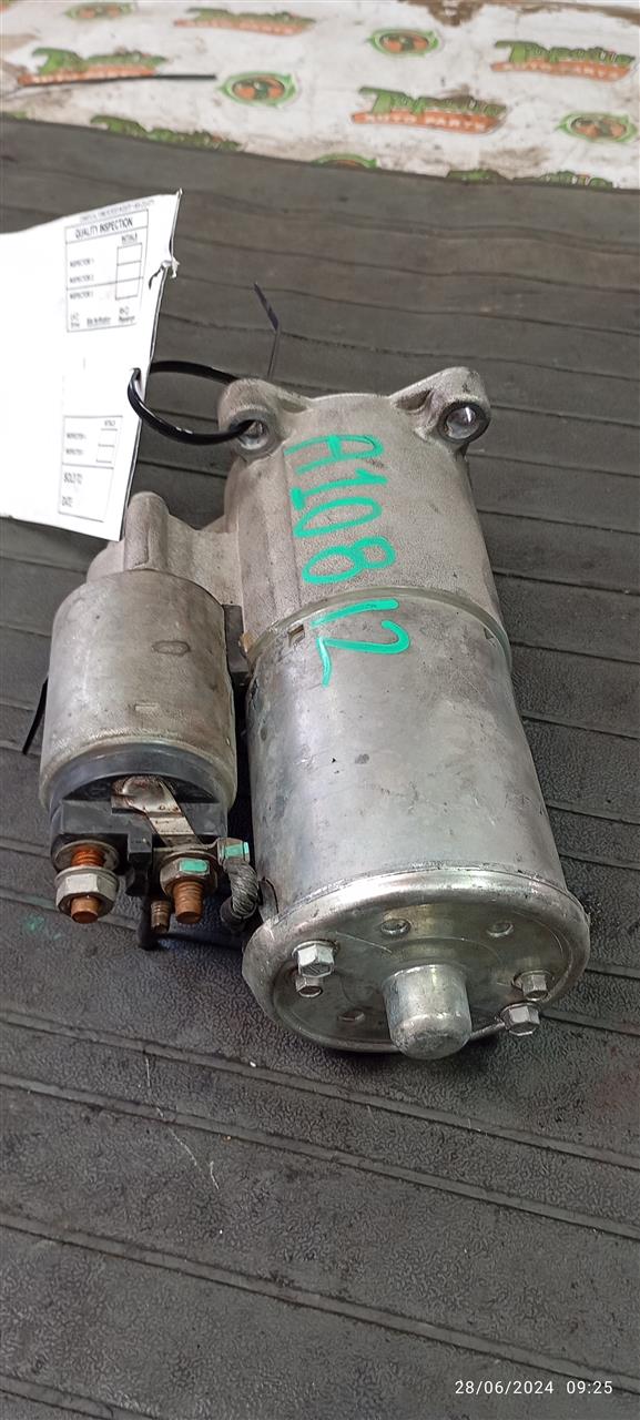 2011 Ford MUSTANG Starter Motor