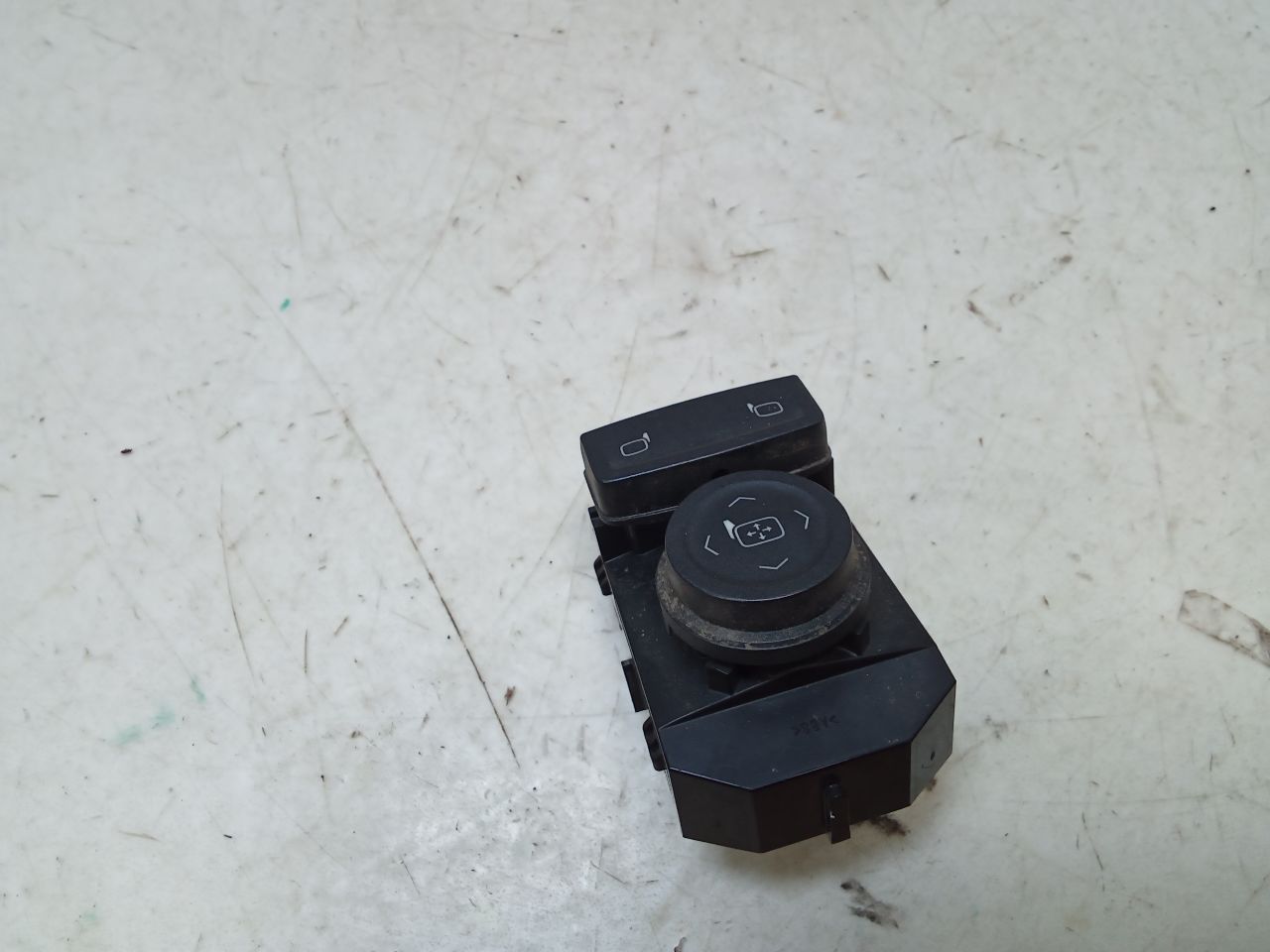 Used 2017 General Motors SILVERADO 1500 PICKUP Front Door Switch - Stock #H14127