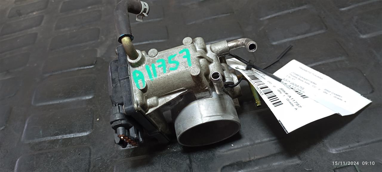 2002 Toyota CAMRY Throttle Body Assy