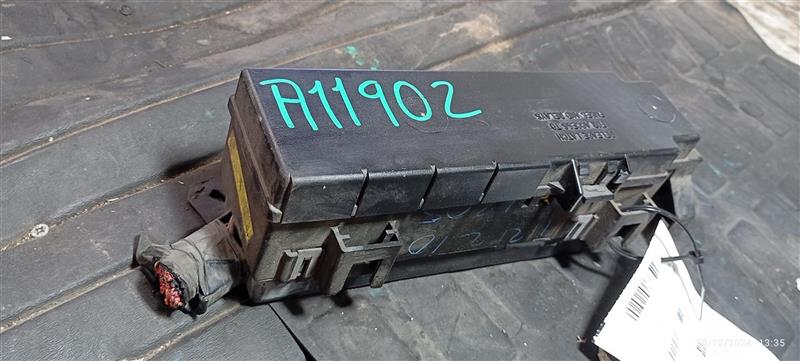 2006 Jeep LIBERTY Fuse Box, Engine