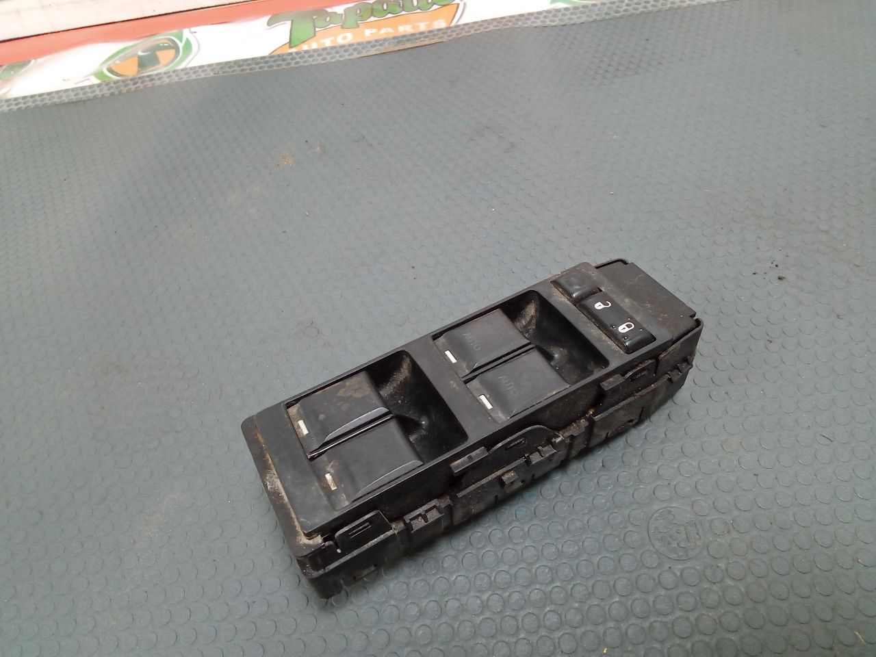 Used 2014 Mercedes-Benz MERCEDES 200 Front Door Switch - Stock #H15484