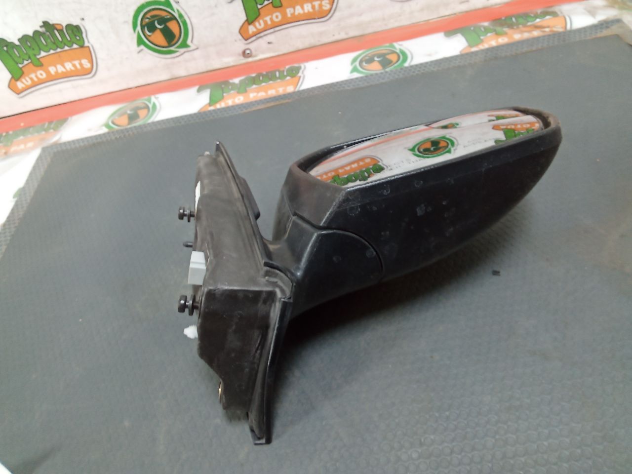 Part image 3