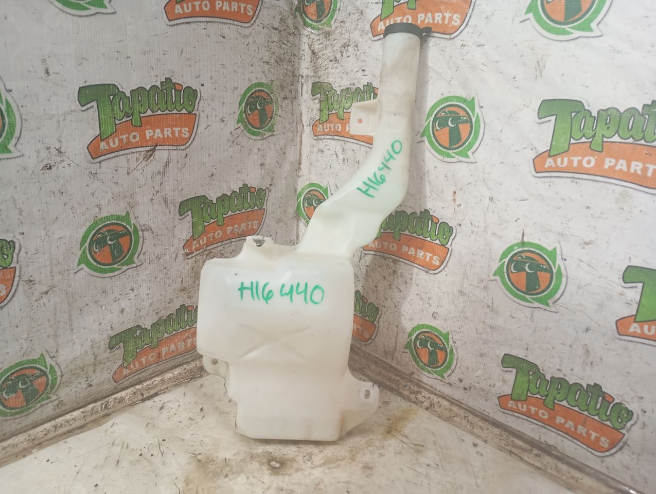 2015 General Motors SILVERADO 1500 PICKUP Wash Reservoir Assy