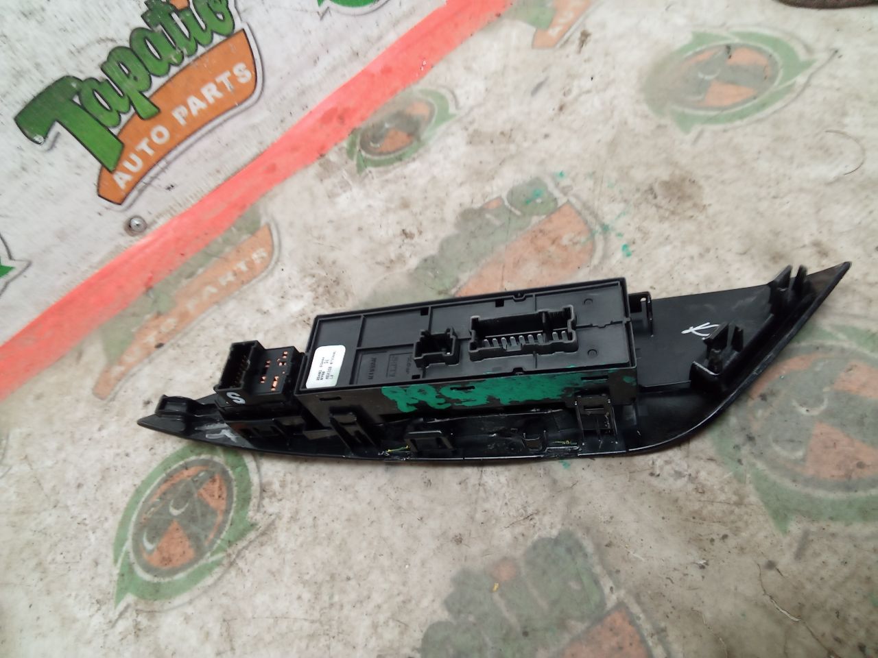 Part image 3
