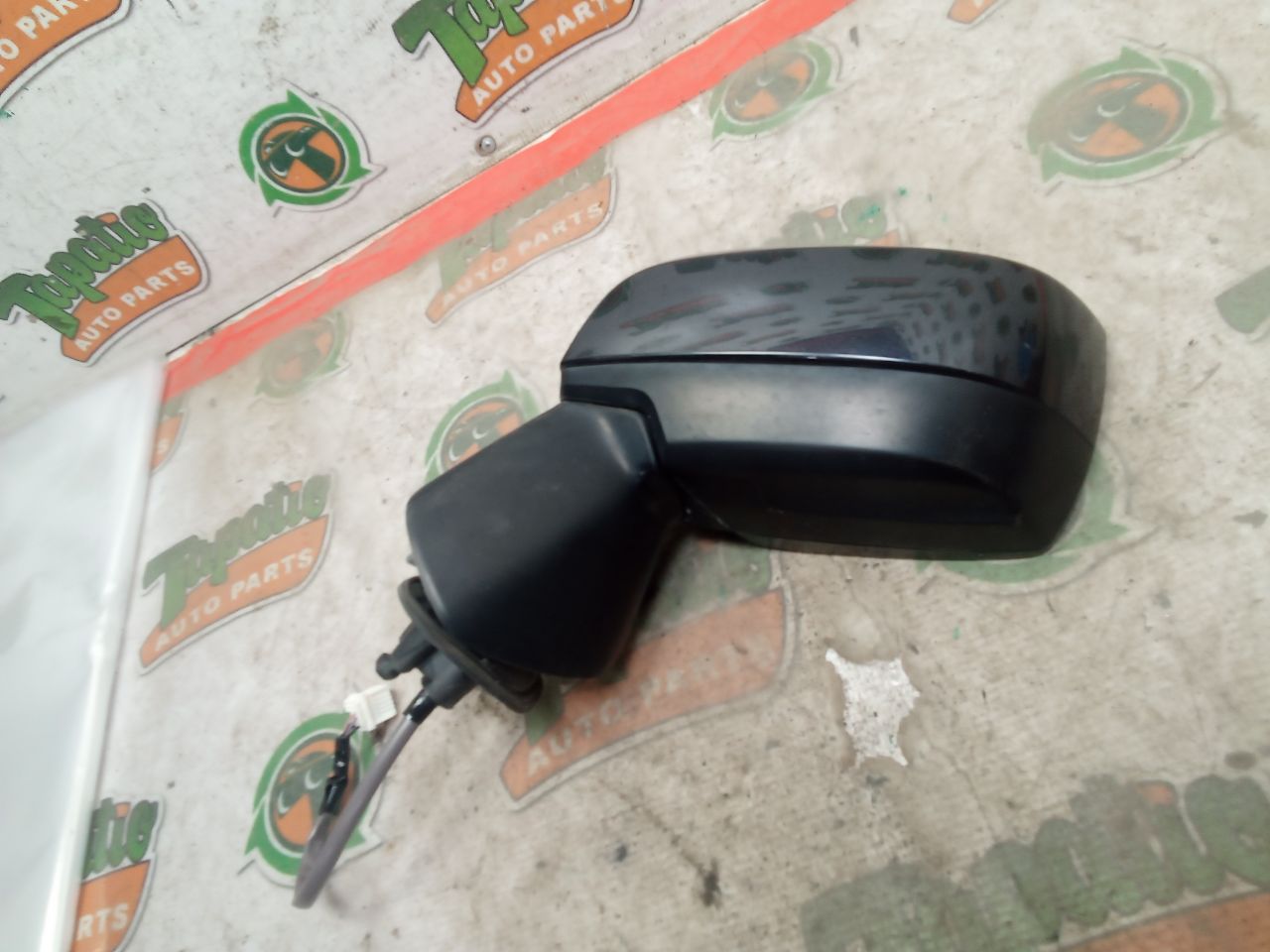 Part image 3