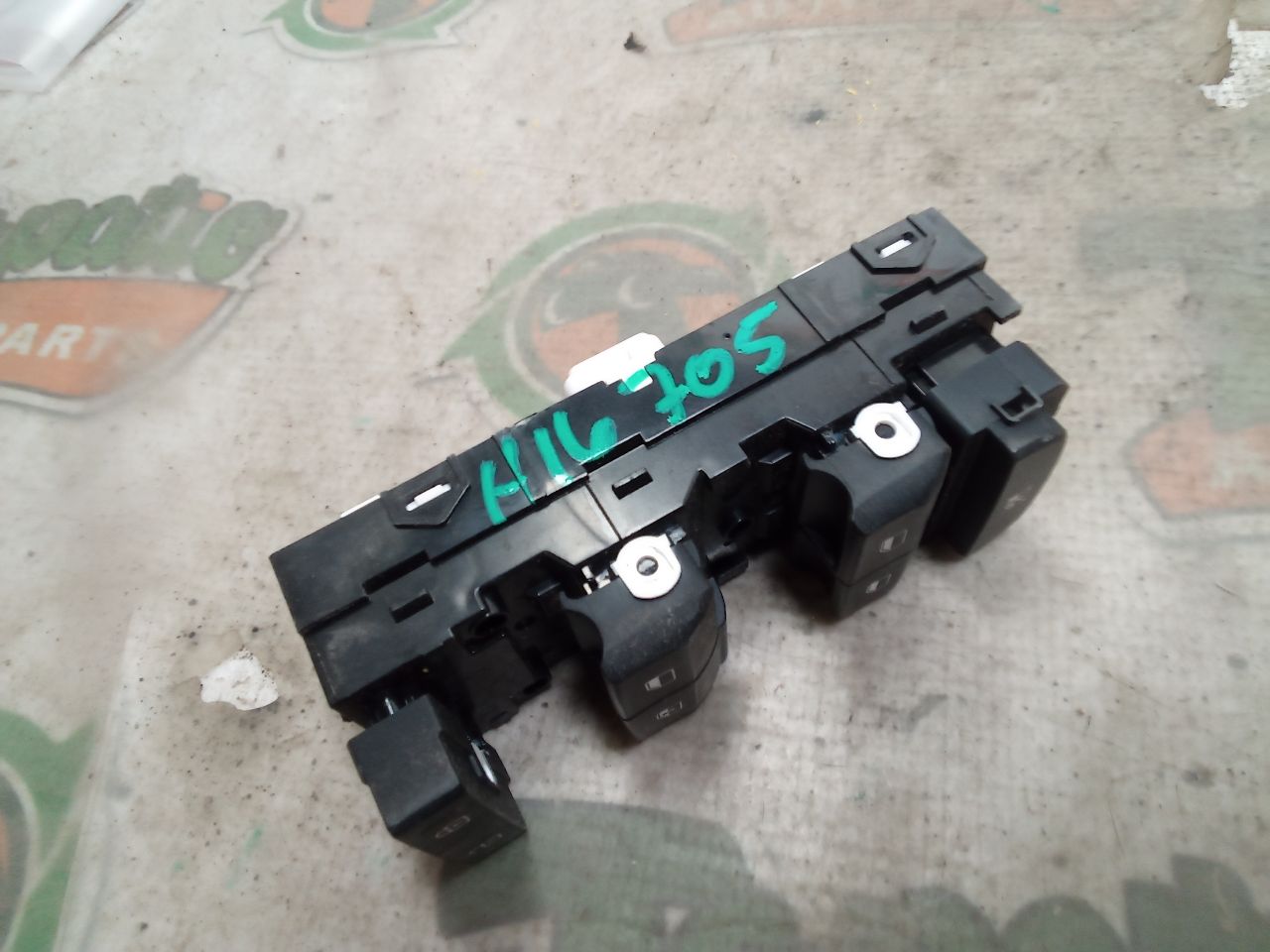 Part image 3