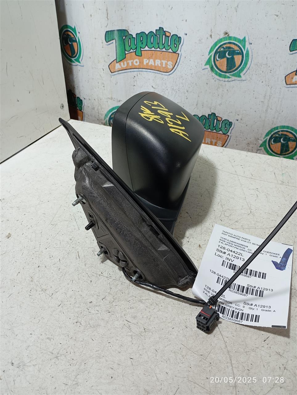 Used 2014 Jeep CHEROKEE Side View Mirror - Stock #A12913