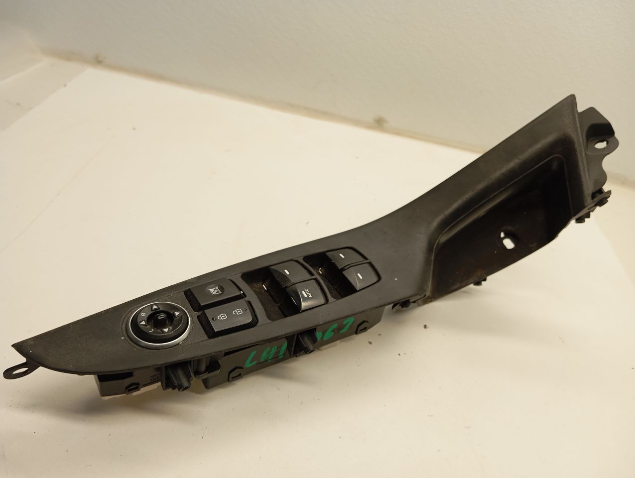 2015 Hyundai ELANTRA Front Door Switch
